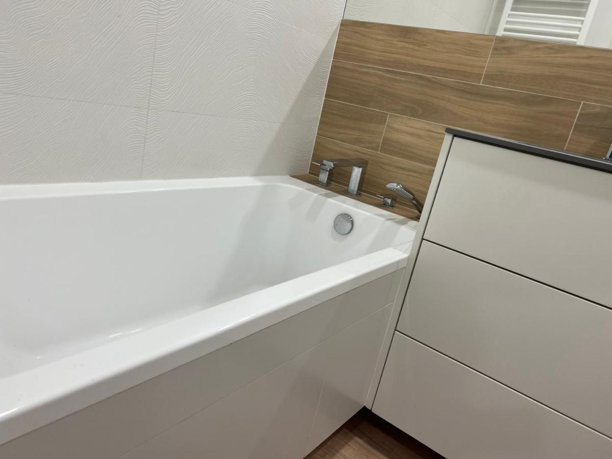 Apartament Mieszczanski Klima-Parkigfree2X-Netflix-Youtube Вроцлав Екстер'єр фото